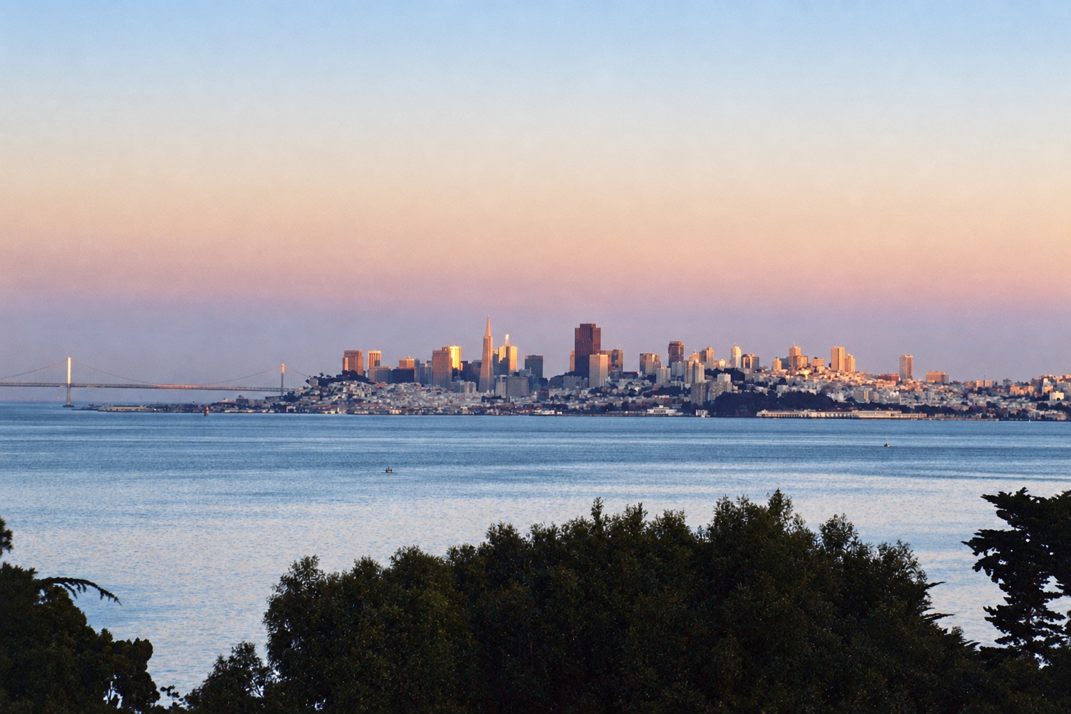 Blick von der Terrasse des Alta Mira Hotels über die Bucht auf San Francisco